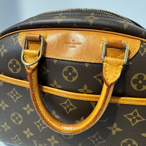 Authentic Louis Vuitton Trouville - Picture 7 of 11